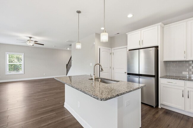 Building Photo - Like new single family home in Cameron, NC!