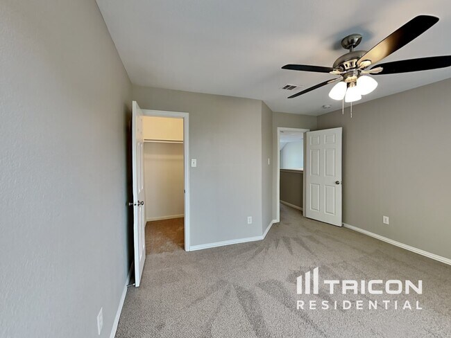 Building Photo - 523 Pinnacle Dr