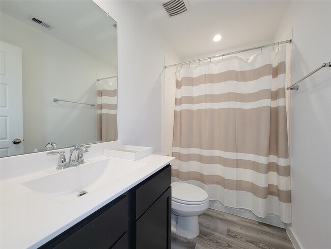 Building Photo - 3223 Creston Gate Dr