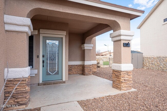 Building Photo - 14501 Meadow Lawn