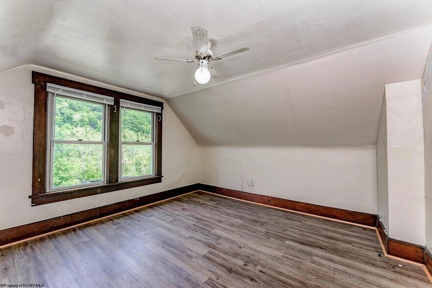 Building Photo - 565 Brockway Ave