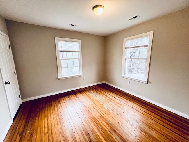 Building Photo - Beautifully Renovated 4bdrm/2bth Home Located in Richmond's Southside!!