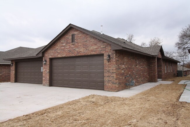 Primary Photo - Cute 3 Bedroom Duplex in Edmond