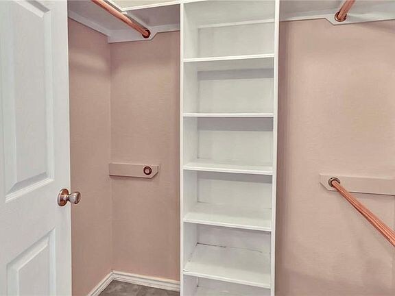 Building Photo - 140 Amber Ln