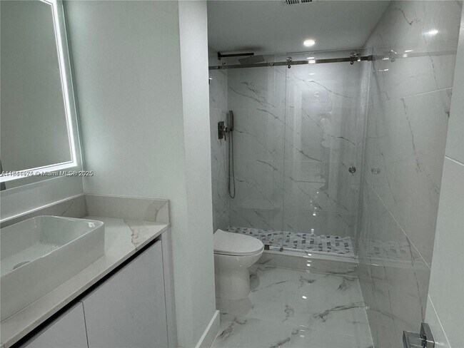 Building Photo - 18031 Biscayne Blvd