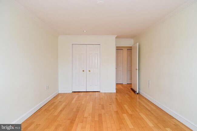 Building Photo - 2501 Calvert St NW