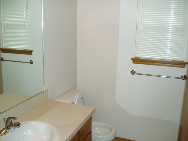Building Photo - 3 Bed + Office - Private Master Suite - Mo...