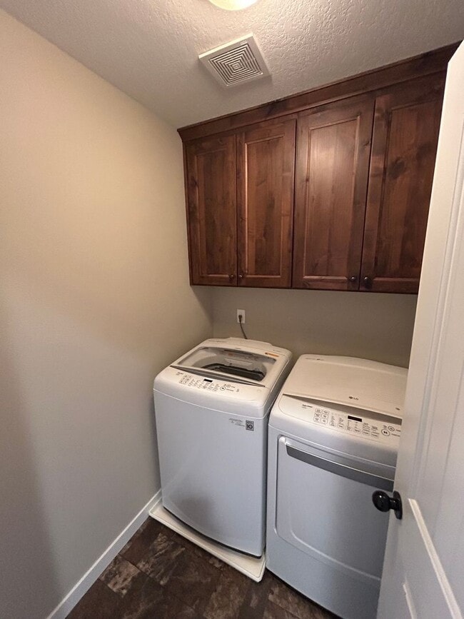 Building Photo - Beautiful 4 Bedroom, 2.5 Bath Home in Newberg- Pet Friendly!