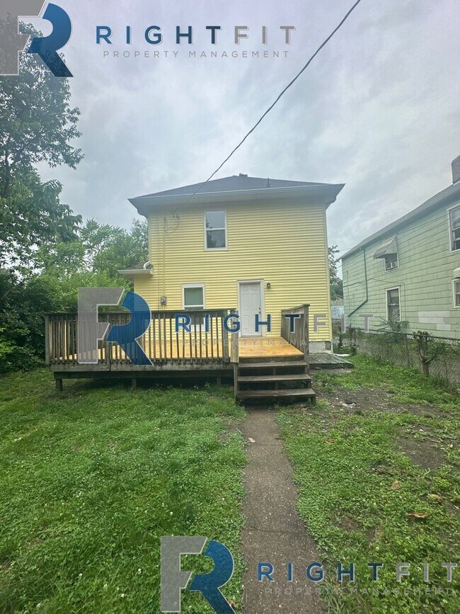 Building Photo - 611 Garfield St