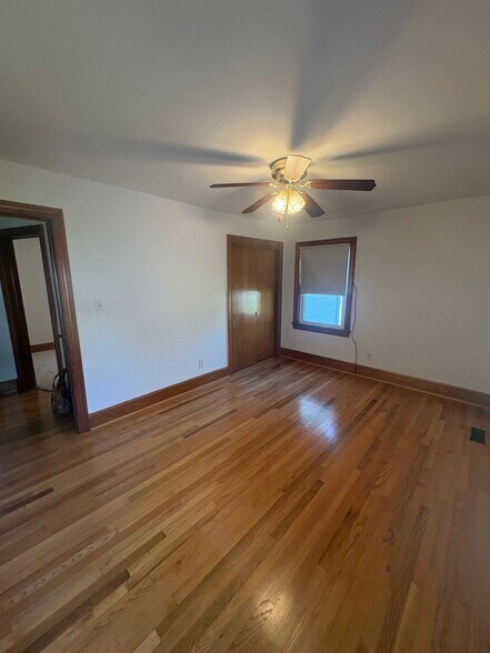 Family Room - 2904 Norfolk St