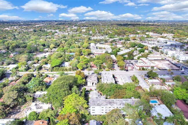 Building Photo - 12101 NE 6th Ave