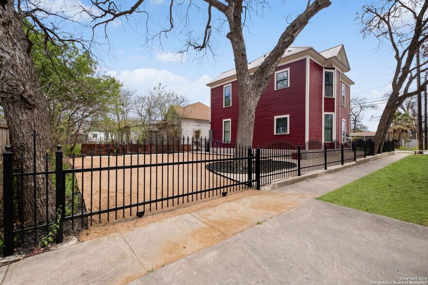 Building Photo - 201 E Carson St