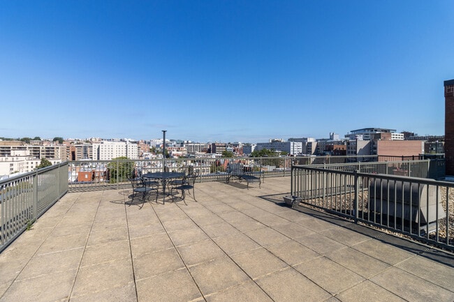 Building Photo - 1280 21st St NW