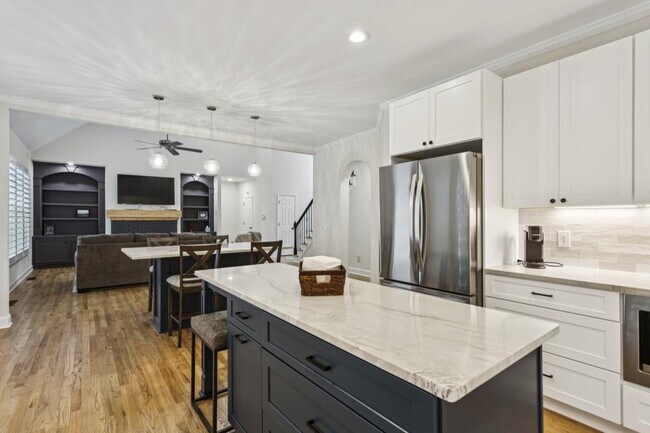 Building Photo - 5032 Hickory Hills Dr