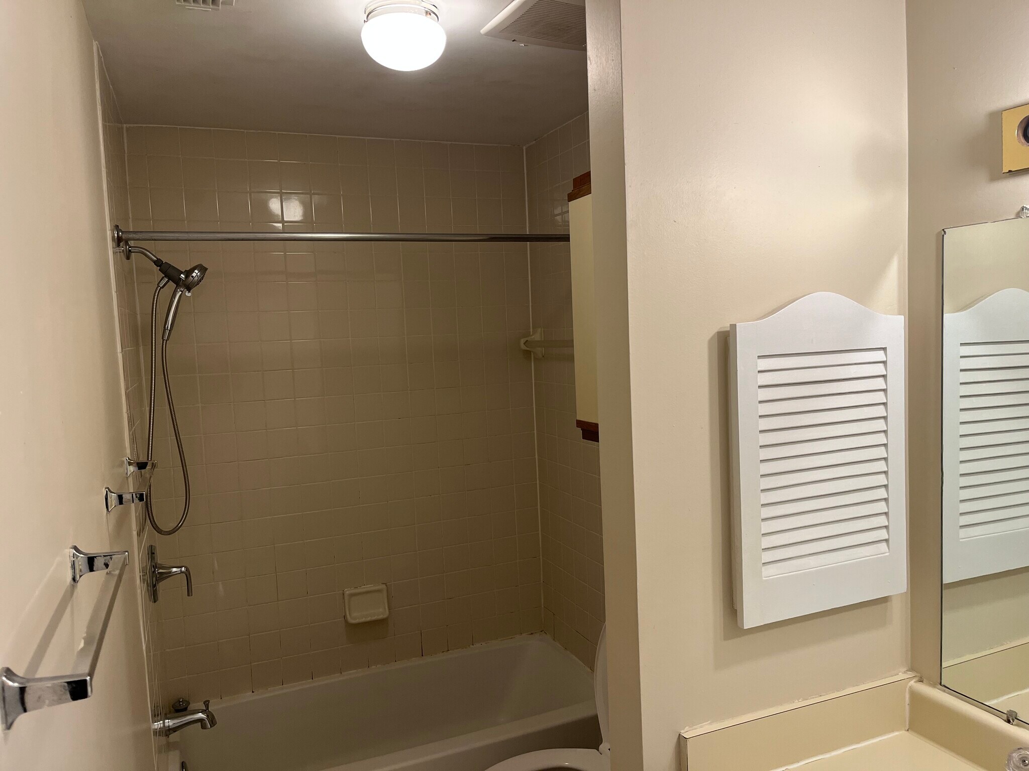 Bath - 5701 Chapman Mill Dr