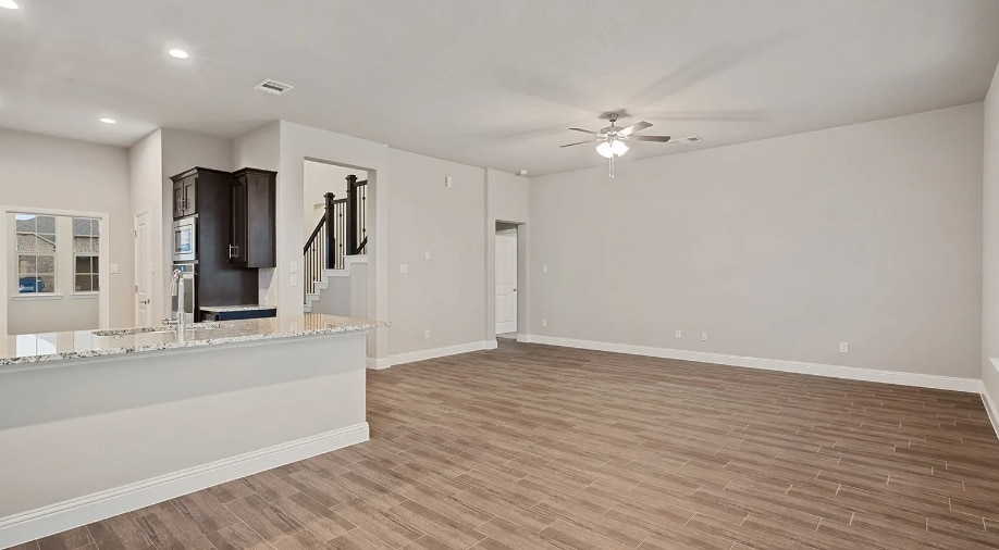 Building Photo - 838 Poppie Ln