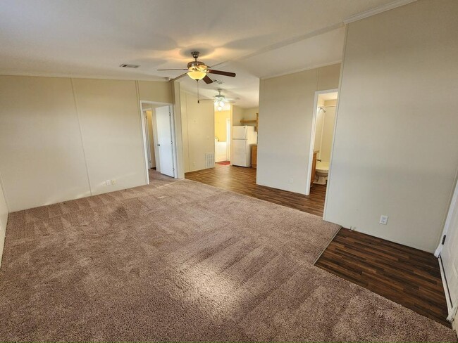 Building Photo - 445 Avanti Way Blvd