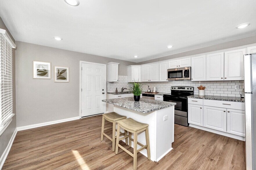 Building Photo - 3706 Emm Ell St SW