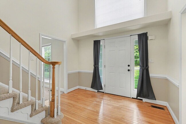 Building Photo - 24 Crestwood Ln