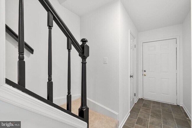 Building Photo - 119 E Main St