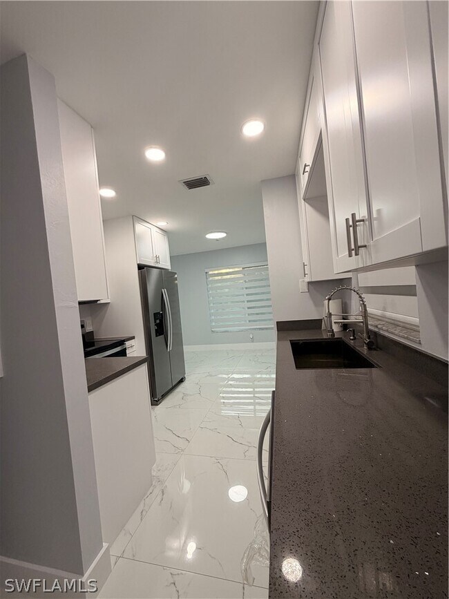 Building Photo - 3711 4th Ave NE