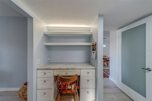 Building Photo - 11650 Capri Cir S