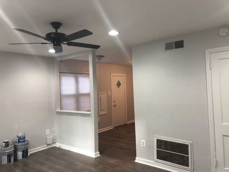 LivingRm - 3711 Harmon Ave