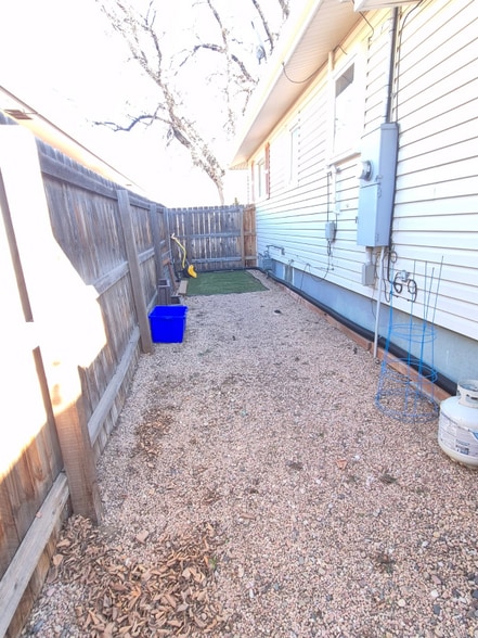 Building Photo - 211 S 6th Ave