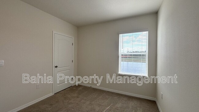 Building Photo - 2980 Waterlily Wy