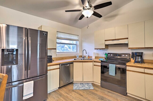 Building Photo - 4484 Cobia Dr SE