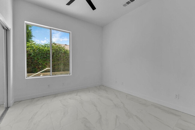 Building Photo - 74613 Waterlily Cir