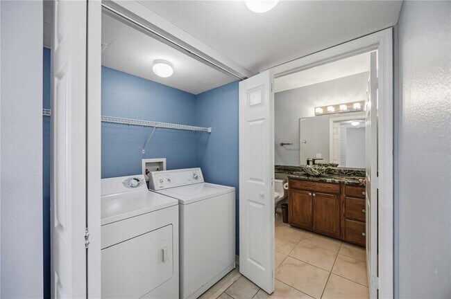 Building Photo - 2950 Viscaya Pl