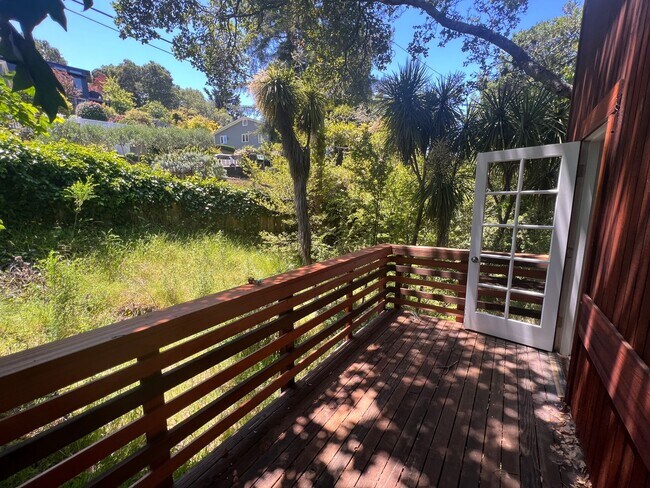 Building Photo - SPACIOUS 4-BEDROOM, 3 BATH HOME ON CORNER ...