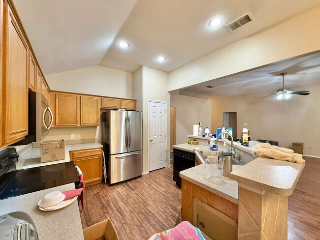 Building Photo - 3 Bedroom, 2 Bathroom Home in Lindale!