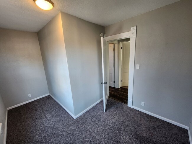 Building Photo - 4 bedroom house
