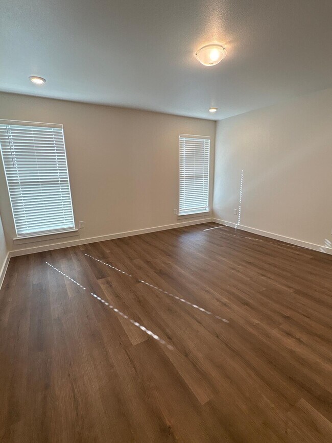 Building Photo - 2174 Langford Ave