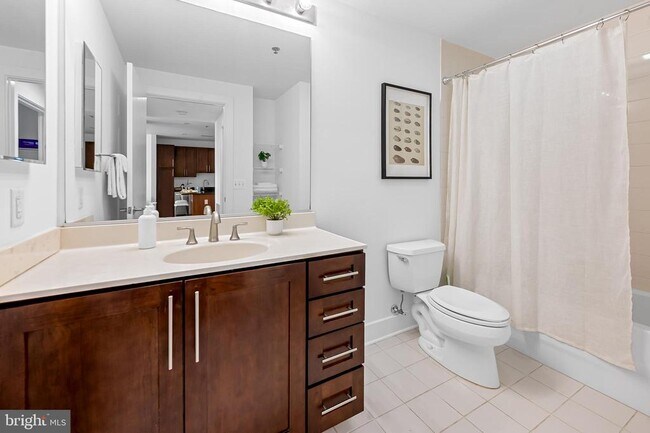 Building Photo - 2772 Lighthouse Point E