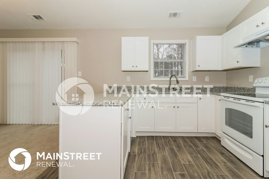 Building Photo - 2401 Bethune Cir