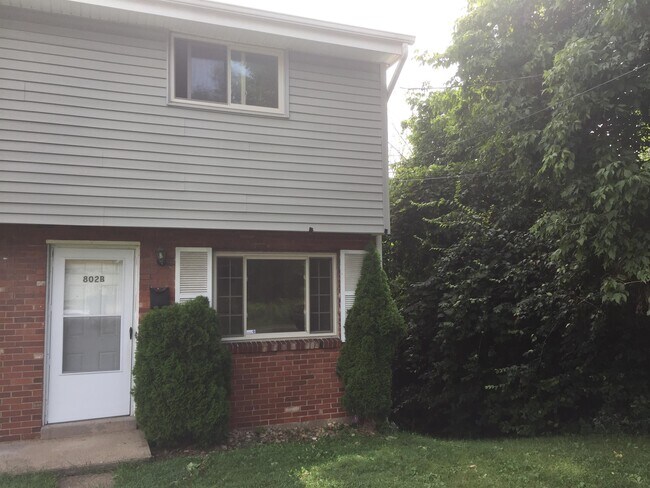 Building Photo - 802 Westbury Rd