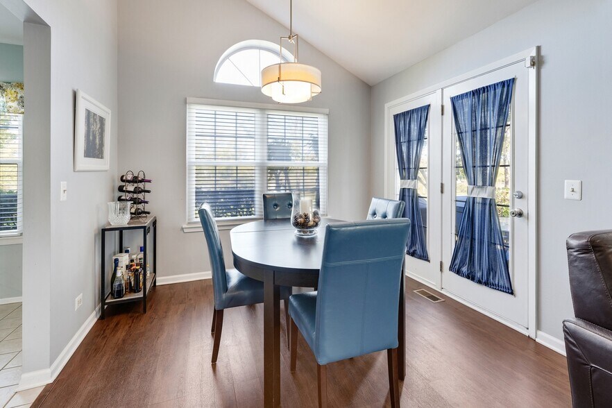 Building Photo - 2344 County Farm Ln