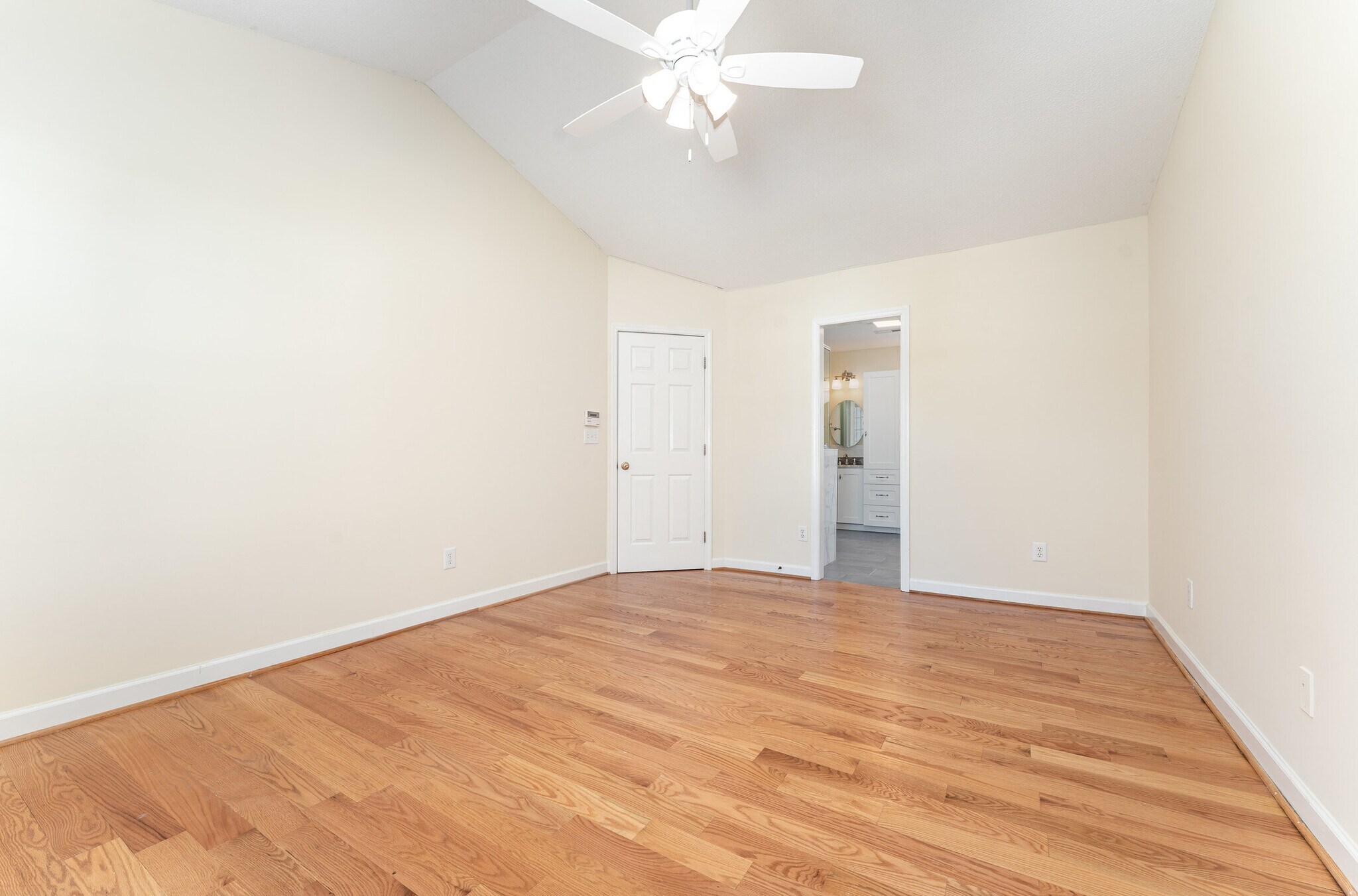 Building Photo - 4332 Southern Oak Dr