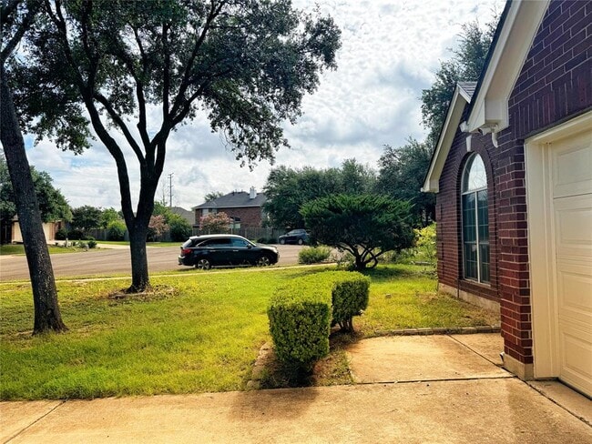 Building Photo - 1811 Montana Sky Dr