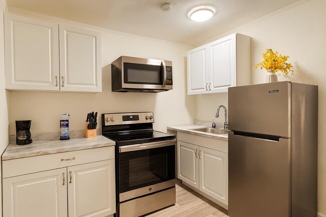 Building Photo - 3205 E Frierson Ave