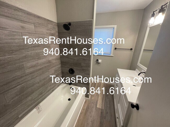 Building Photo - Newly Remodeled Home Across from Fain School