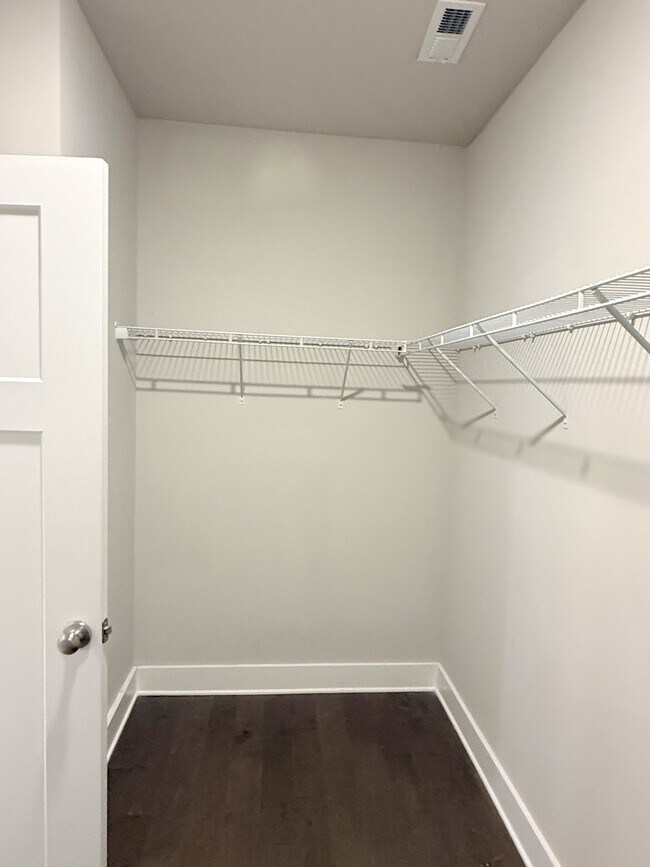 Building Photo - 408 Raleigh Elm Dr