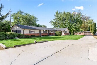 Building Photo - 2 Bedroom 1 Bathroom Duplex on the Boise B...