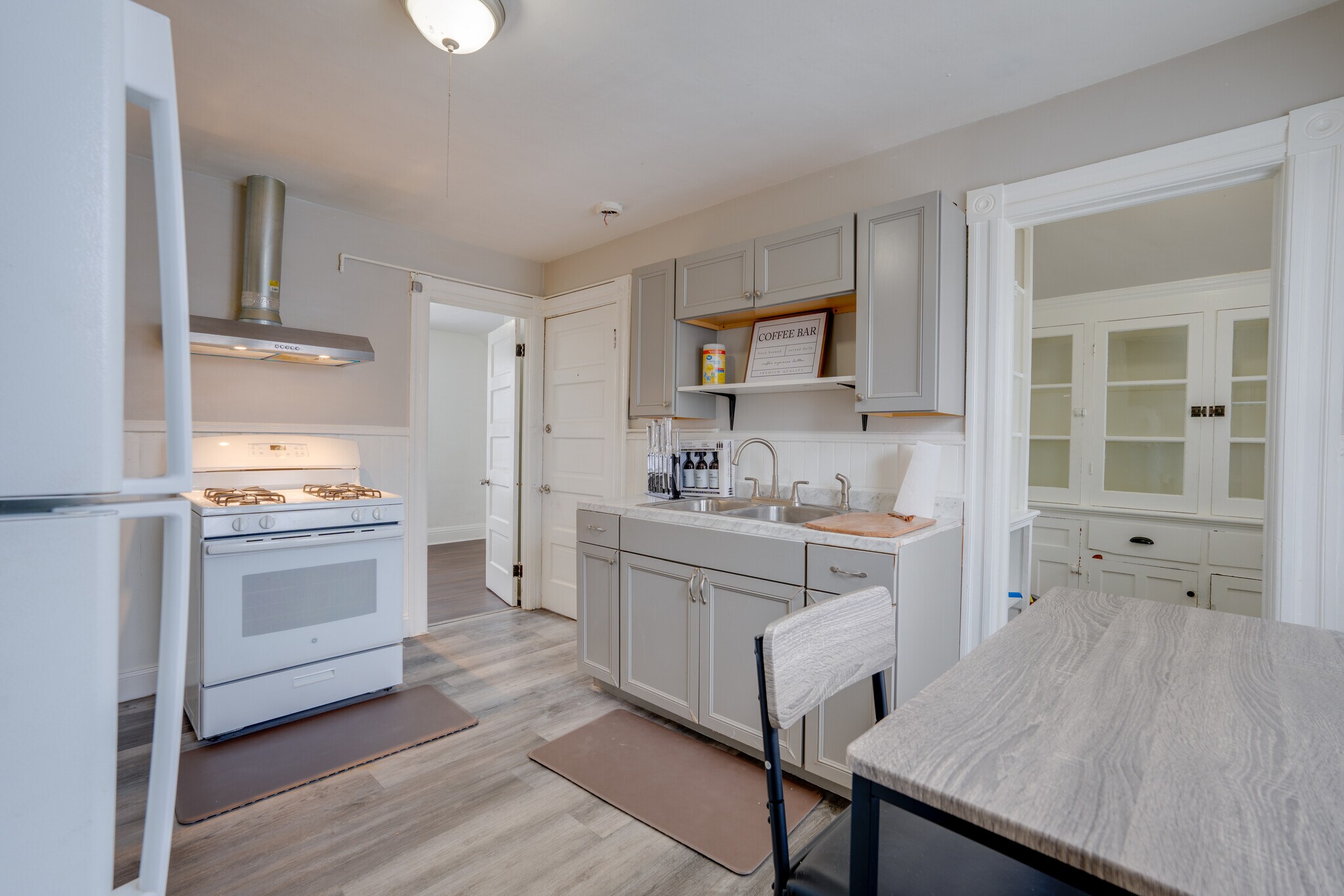 Building Photo - 1102 Sunset Ave