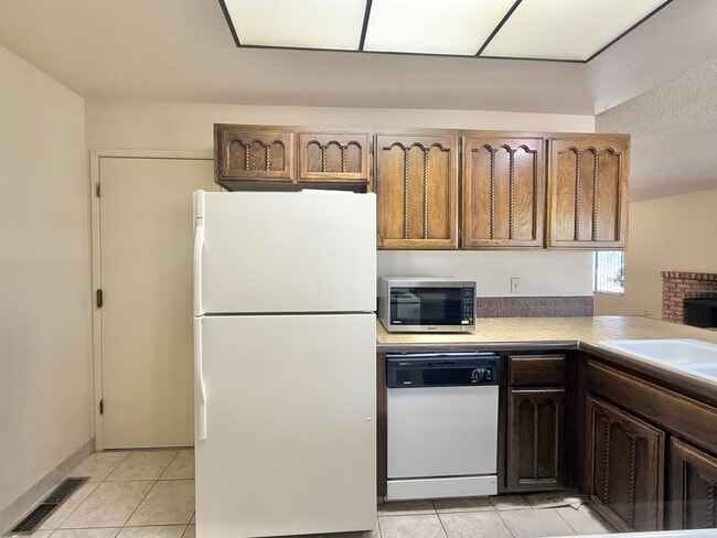 Building Photo - 2 Bedroom Duplex in Morgan Hill