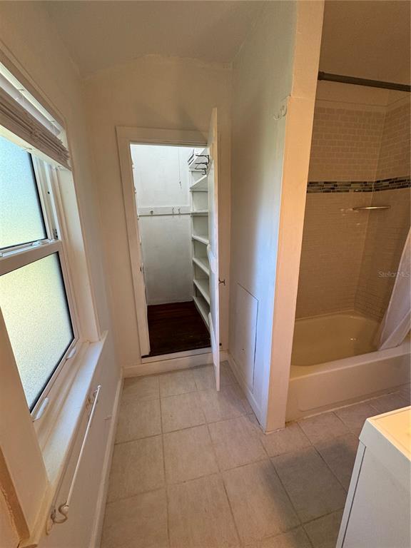 Building Photo - 302 W Wall St