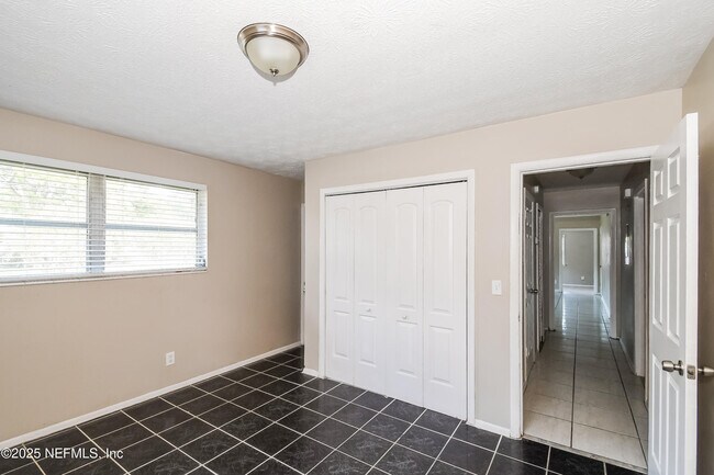 Building Photo - 6430 Lucente Dr